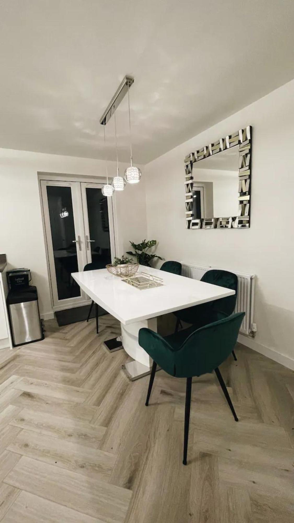 Stunning Private Room In A Home - Bathroom & Parking! Salford  Exterior foto